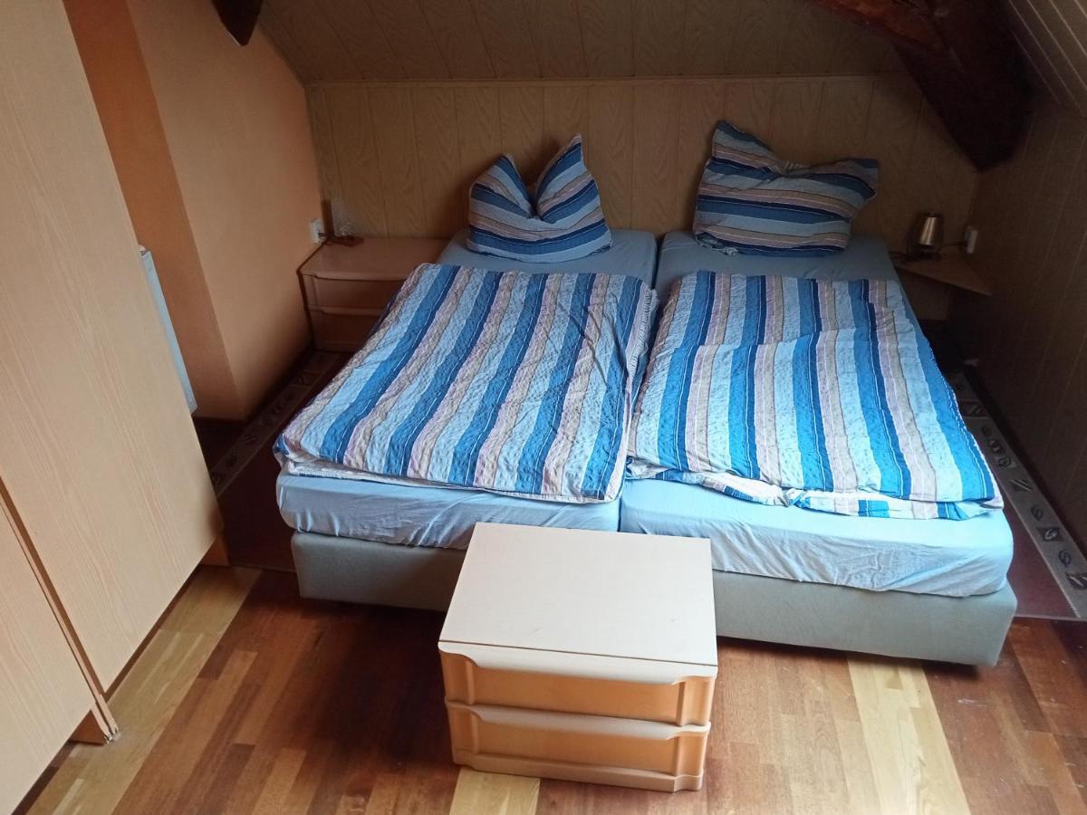 Uebernachtungszimmer 1 Schlettau ภายนอก รูปภาพ
